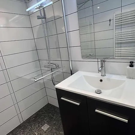 Studio-cabine Climatise Pour 4 Pers. Avec Parking Prive, Proche A Port Camargue - Fr-1-731-133 Le Grau-du-Roi