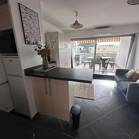 Studio-cabine Climatise Pour 4 Pers. Avec Parking Prive, Proche A Port Camargue - Fr-1-731-133 Le Grau-du-Roi