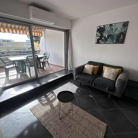 Studio-cabine Climatise Pour 4 Pers. Avec Parking Prive, Proche A Port Camargue - Fr-1-731-133 Le Grau-du-Roi