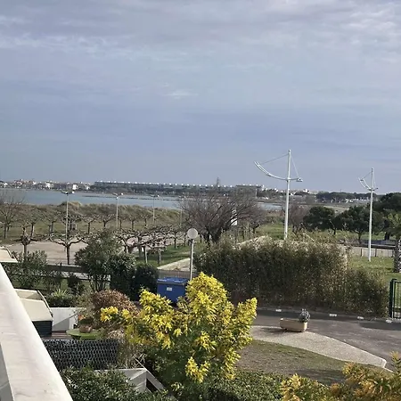 Apartment Studio-cabine Climatise Pour 4 Pers. Avec Parking Prive, Proche A Port Camargue - Fr-1-731-133 *