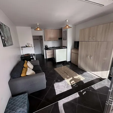 Studio-cabine Climatisé Pour 4 Pers. Avec Parking Privé, Proche à Port Camargue - Fr-1-731-133