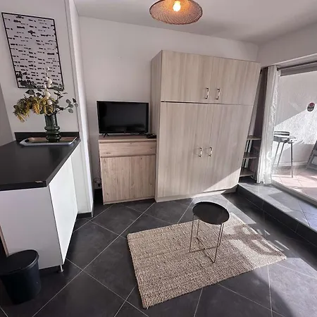 Studio-cabine Climatisé Pour 4 Pers. Avec Parking Privé, Proche à Port Camargue - Fr-1-731-133 *